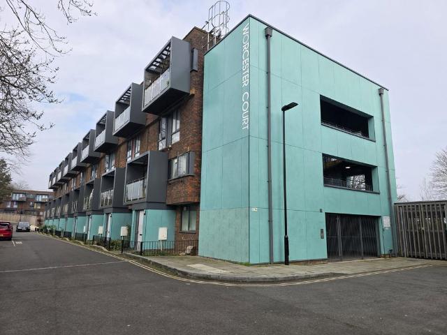 Flat for sale in London Borough of Ealing, Hanwell