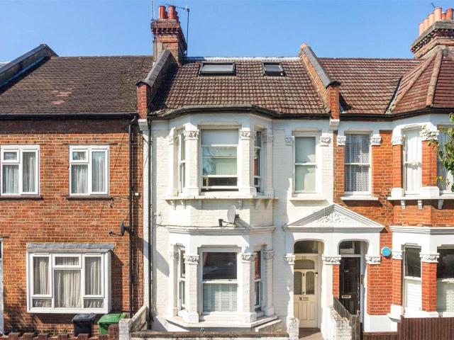 Flat for sale in Fulham, Greater London