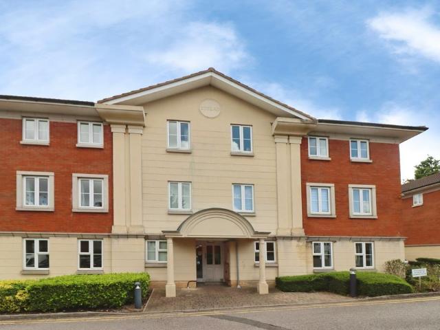 Flat for sale in Kingswood, Cadbury Heath