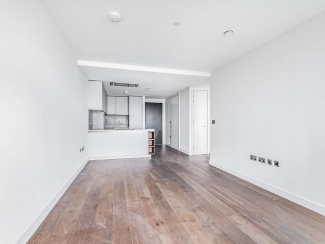 Flat for sale in Greenwich Peninsula, Greater London