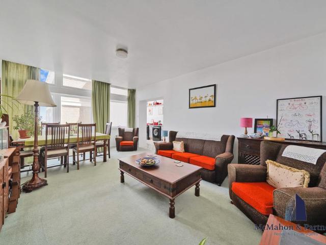 Flat for sale in London Borough of Southwark, Greater London