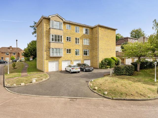 Flat for sale in Sevenoaks, The Butts
