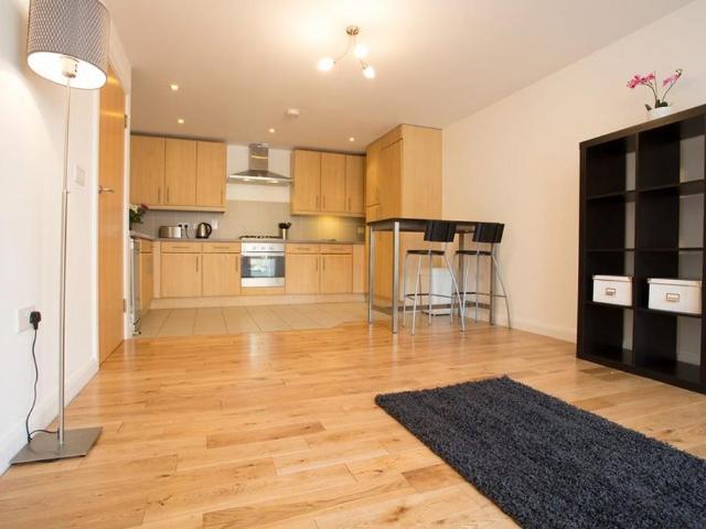 Flat for sale in Kennington, Greater London
