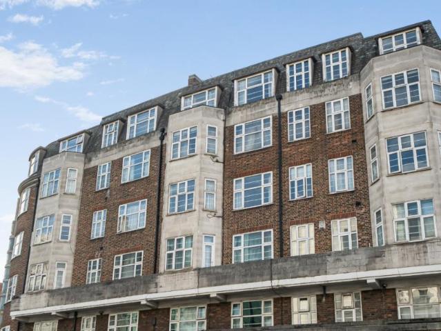 Flat for sale in Belsize Park, Greater London