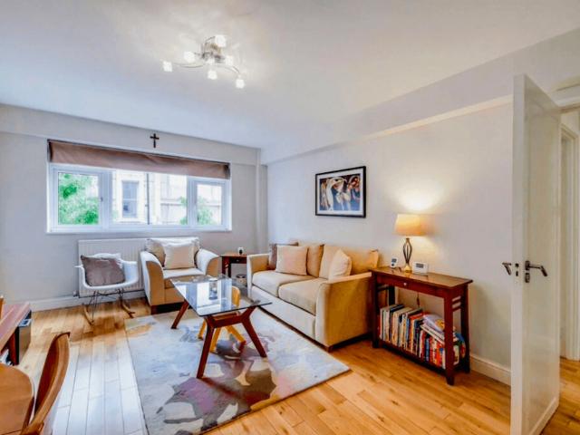 Flat for sale in Kensal Town, Bayswater