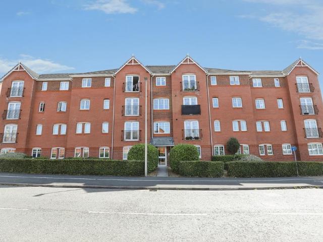 Flat for sale in Hammond Street