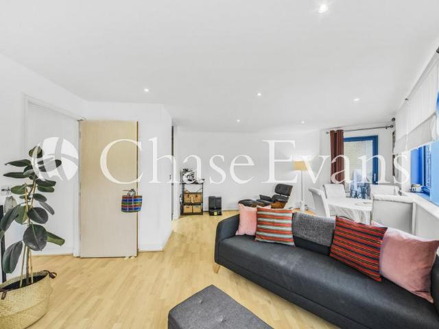 Flat for sale in Custom House, Greater London