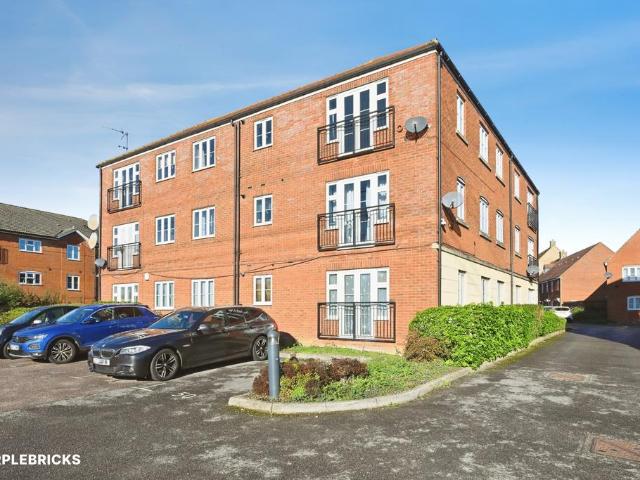 Flat for sale in Great Ashby, North Hertfordshire