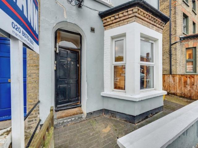 Flat for sale in Lower Sydenham, Greater London