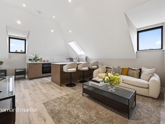 Flat for sale in Streatham, Greater London