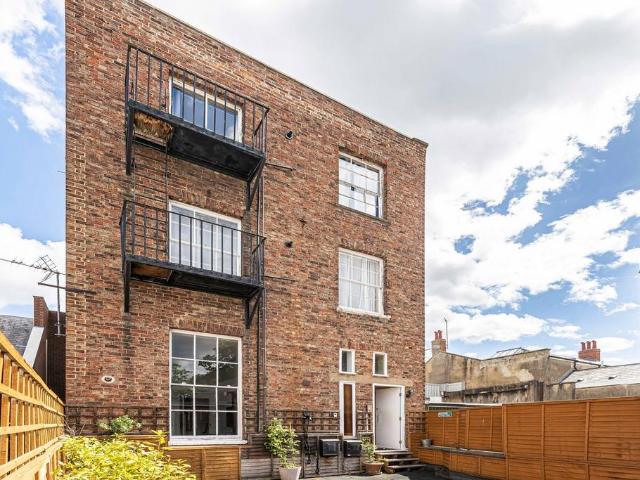 Flat for sale in Ewens Farm, Golden Valley