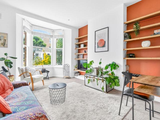 Flat for sale in Finsbury Park, Greater London