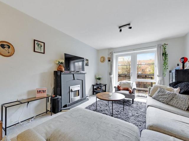 Flat for sale in Farnborough, Hampshire