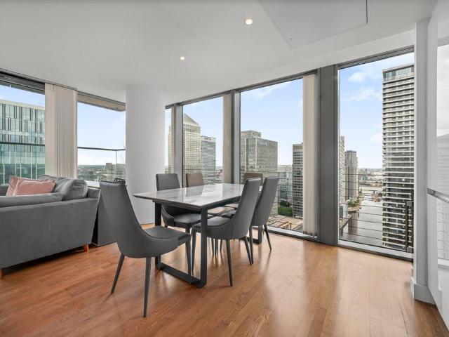 Flat for sale in Canary Wharf, Greater London