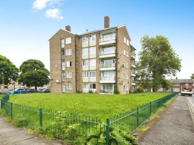 Flat for sale in Royal Borough of Greenwich, Greater London