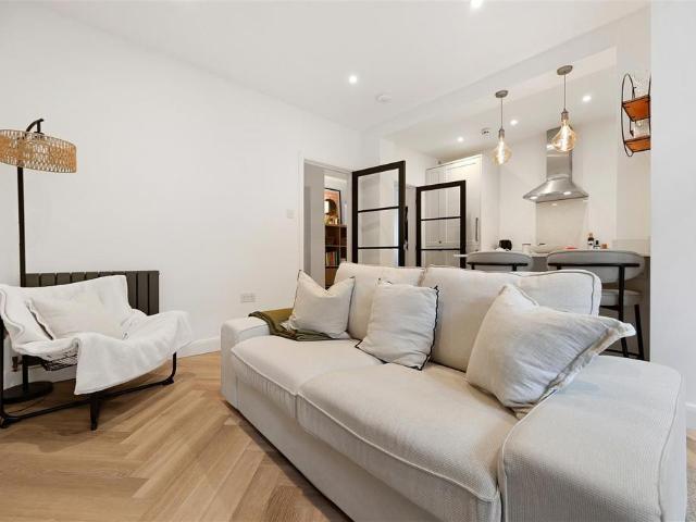 Flat for sale in London Borough of Hammersmith and Fulham, Greater London