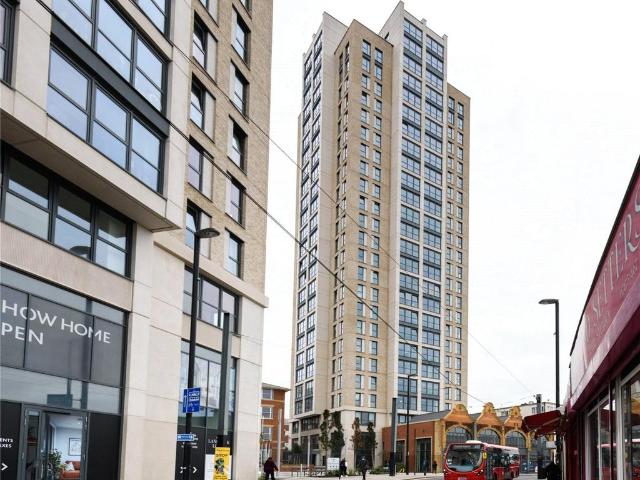 Flat for sale in London Borough of Croydon, Greater London