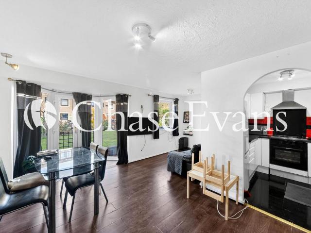 Flat for sale in Isle Of Dogs, Isle Of Man