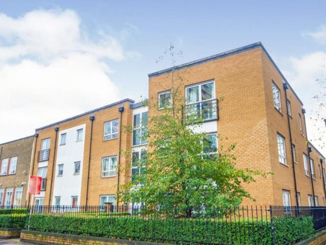 Flat for sale in Maryland, Greater London