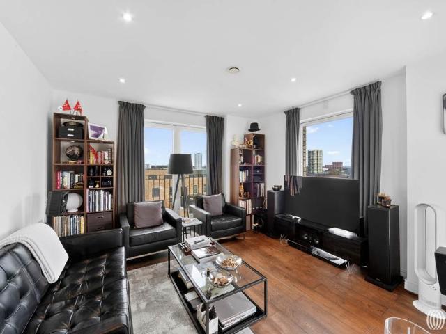 Flat for sale in Stratford Marsh, Greater London