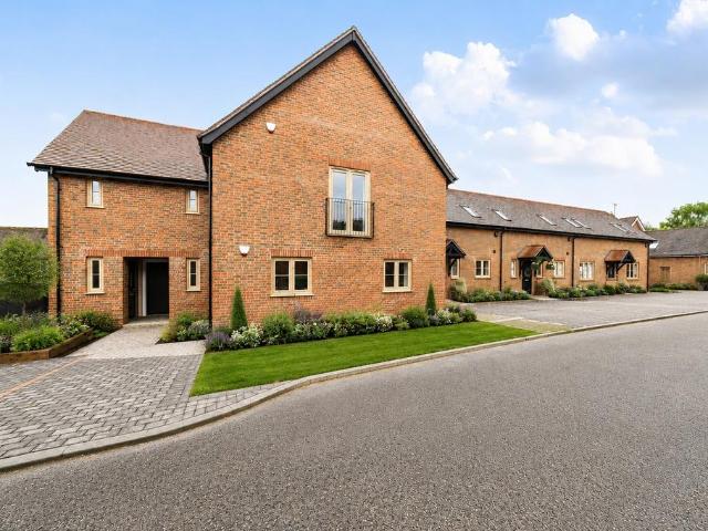 Flat for sale in Barton Stacey, Hampshire