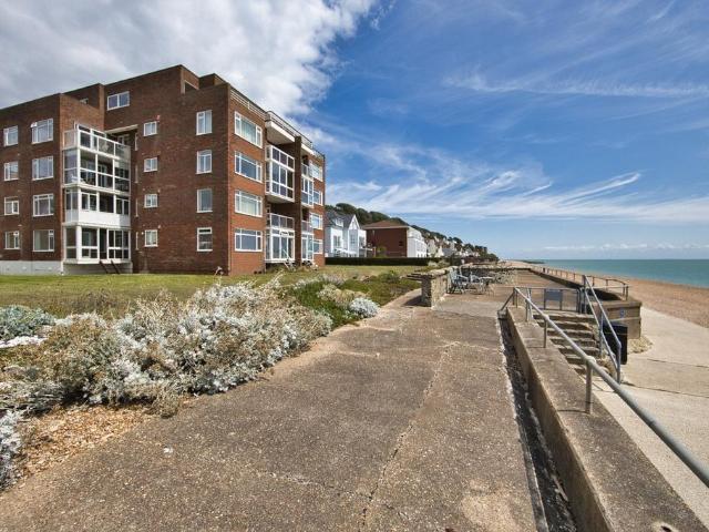 Flat for sale in Golden Valley, Folkestone