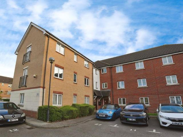 Flat for sale in Romford, Havering