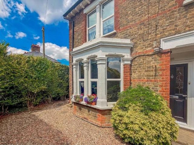 Flat for sale in Sutton, Barling