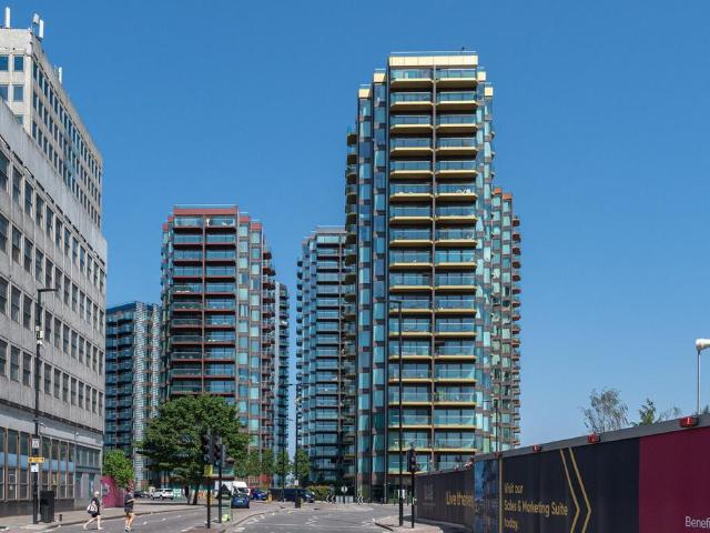 Flat for sale in Callis Yard, Greater London
