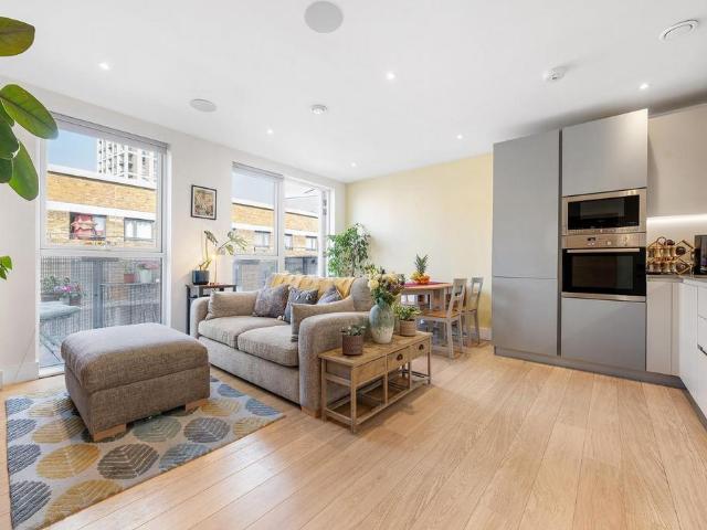 Flat for sale in Brixton, Greater London