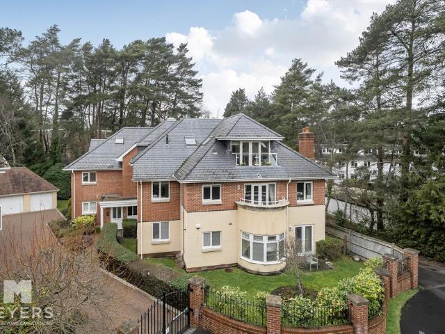 Flat for sale in Parley Cross, Ferndown