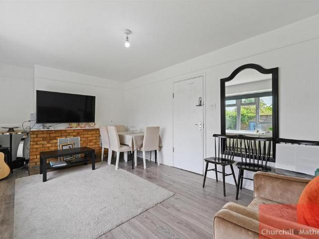 Flat for sale in Harlesden, Greater London
