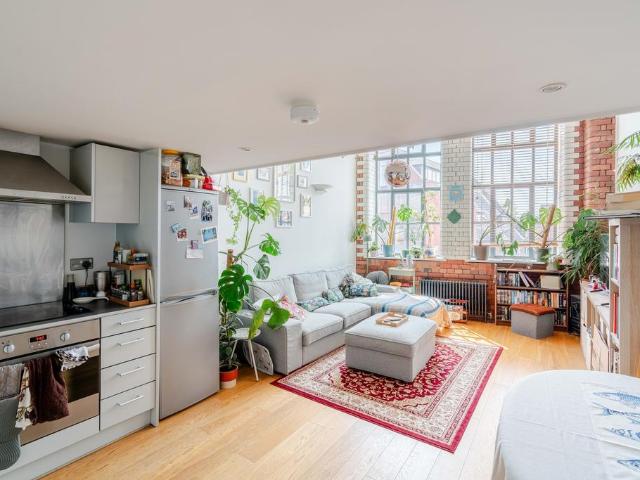 Flat for sale in Feckenham, City Of Bristol