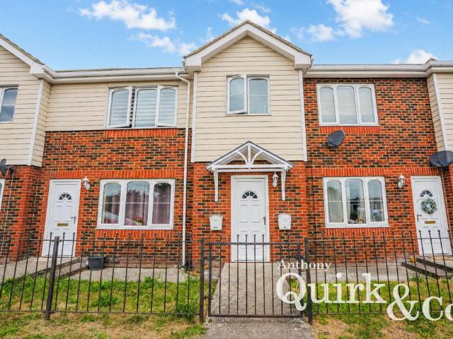 Flat for sale in Winter Gardens, Essex