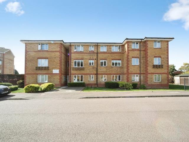 Flat for sale in Sundon Park, Luton