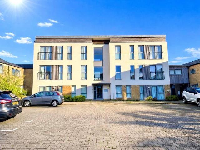 Flat for sale in Lee-on-the-Solent, Middlecroft