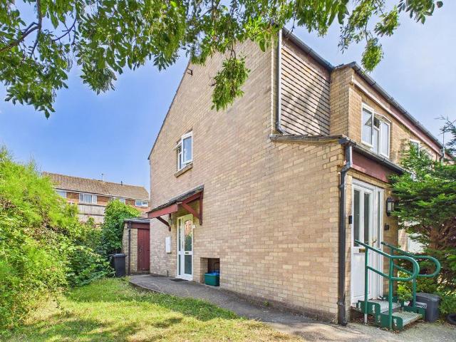 Flat for sale in Barry, Wales