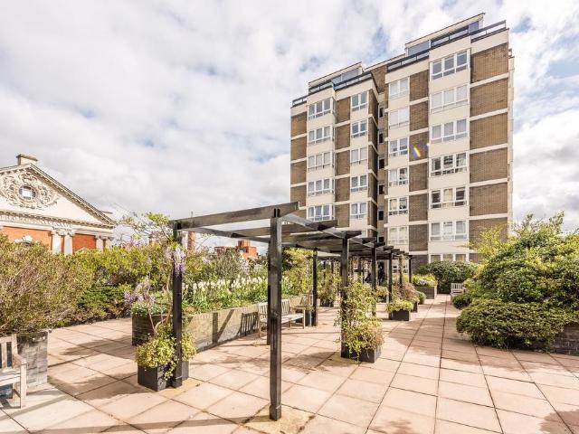 Flat for sale in Chelsea, Greater London
