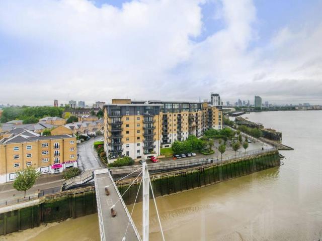 Flat for sale in Greenwich Town Centre, Greater London