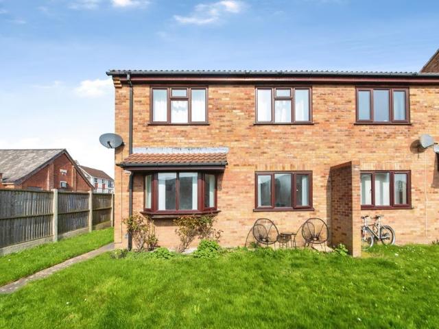 Flat for sale in Ermine West, Brayford