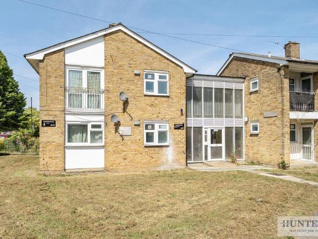 Flat for sale in Thamesmead, Greater London
