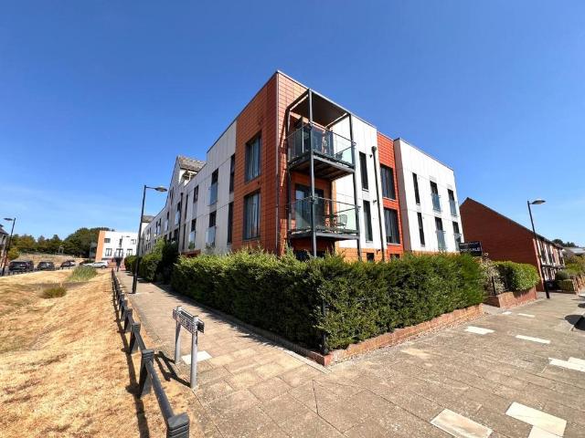 Flat for sale in Upton