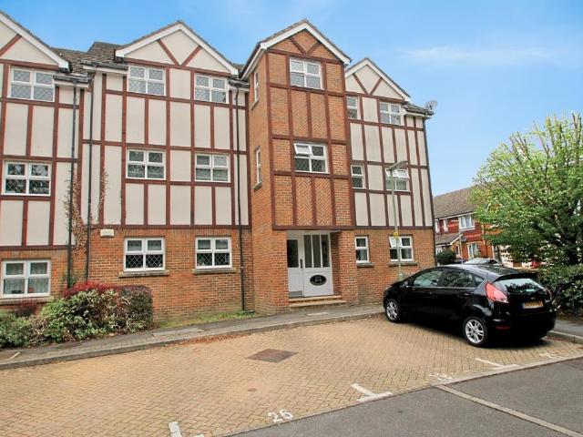 Flat for sale in Woking, Surrey