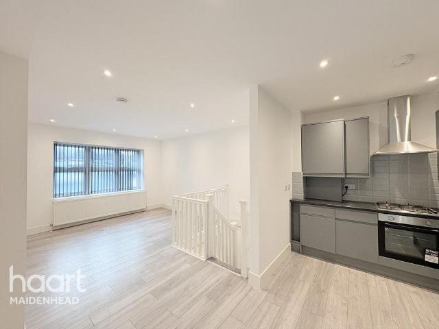 Flat for sale in Iver