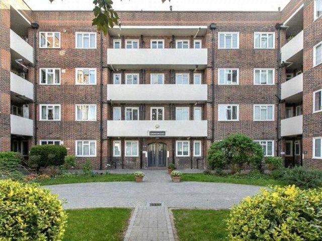 Flat for sale in North Kensington, Greater London
