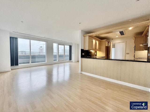 Flat for sale in Salford Quays, Salford