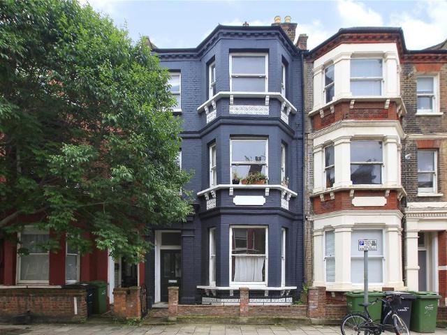 Flat for sale in Oval, Greater London