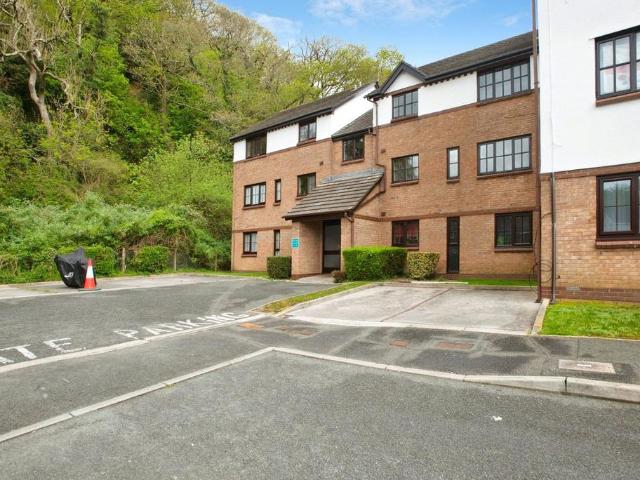 Flat for sale in Crabtree, Plymouth