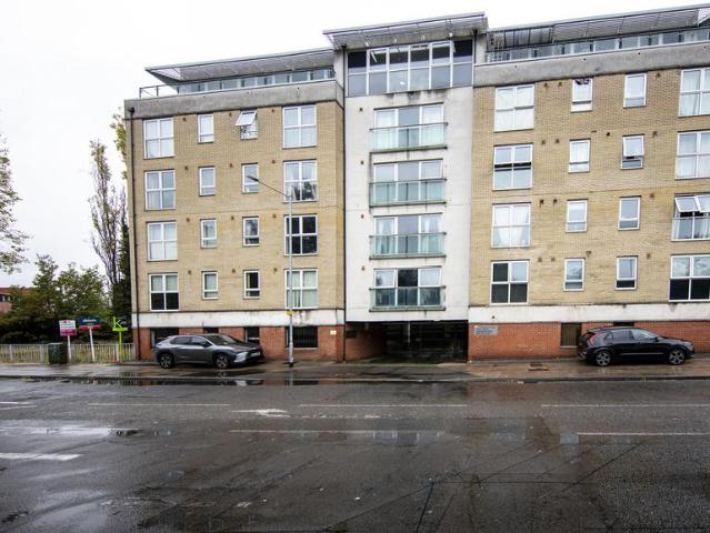 Flat for sale in Maidenhall, Key Street
