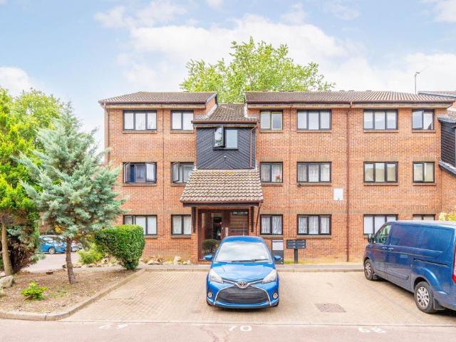 Flat for sale in London Borough of Croydon, Thornton Heath